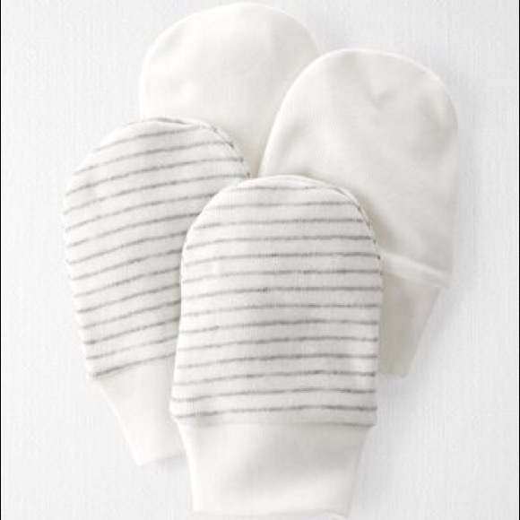 Carter’s Little Planet Organic Knot Cap and Mitts - Picture 4 of 4